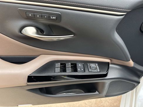 Certified 2023 Lexus ES 350 w/ Premium Package image 19