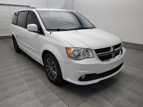 Used 2017 Dodge Grand Caravan SXT FWD image 13