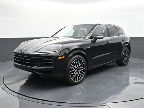New 2025 Porsche Cayenne E-Hybrid image 1