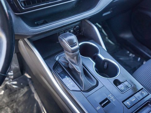 Used 2021 Toyota Highlander LE image 23