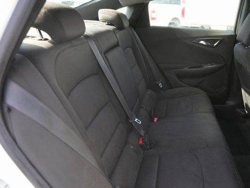 Used 2018 Chevrolet Malibu LT image 16