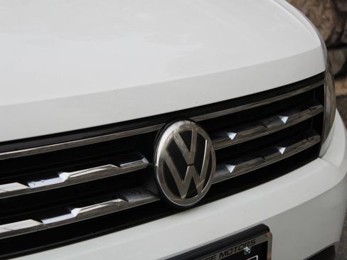 Used 2018 Volkswagen Tiguan SE w/ 3rd Row Seat Package image 41