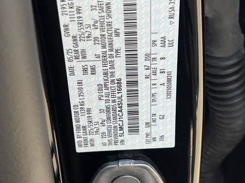 New 2025 Lincoln Corsair FWD w/ Equipment Group 101A image 31