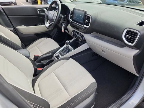 Used 2022 Hyundai Venue SEL image 11