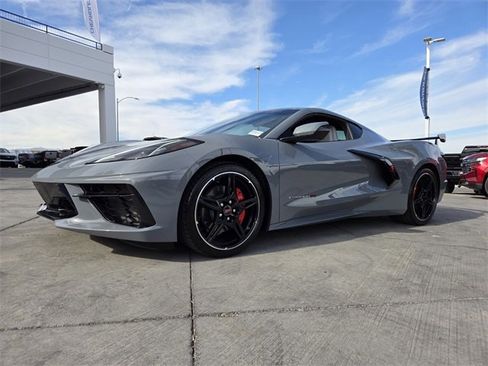 Used 2025 Chevrolet Corvette Stingray image 2