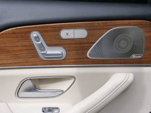 Used 2022 Mercedes-Benz GLS 450 4MATIC image 30