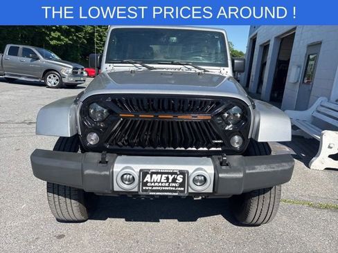 Used 2015 Jeep Wrangler Unlimited Sahara w/ Connectivity Group AWD/4WD image 2