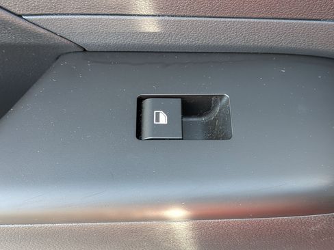 Used 2025 Hyundai Kona SEL FWD image 28