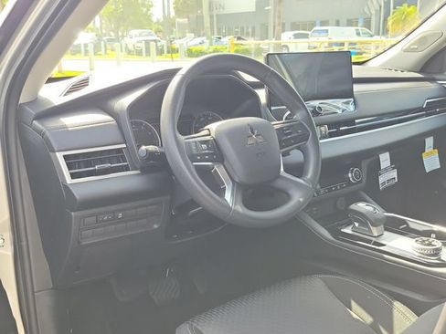 Used 2026 Mitsubishi Outlander ES FWD image 29