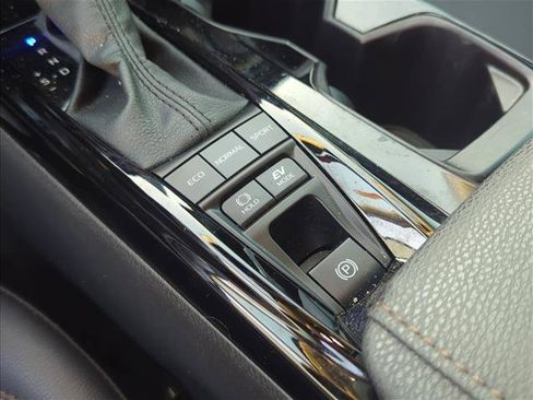 Used 2025 Toyota Camry XLE FWD image 21