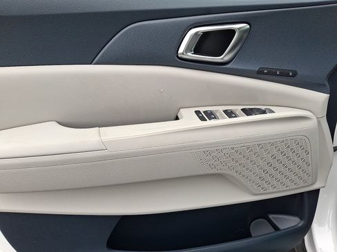 New 2026 Kia Carnival EX FWD image 5