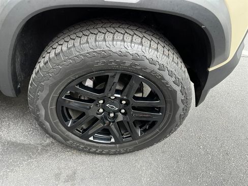 Used 2024 Chevrolet Colorado Trail Boss w/ Technology Package AWD/4WD image 12