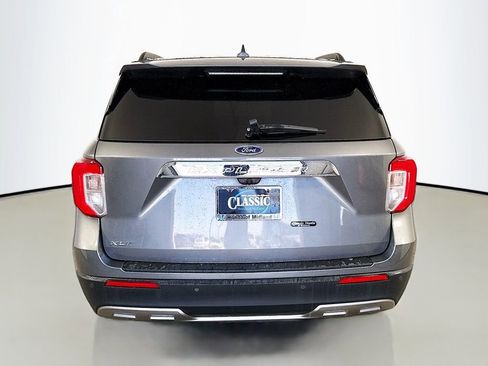 Used 2022 Ford Explorer XLT w/ Equipment Group 202A RWD image 6