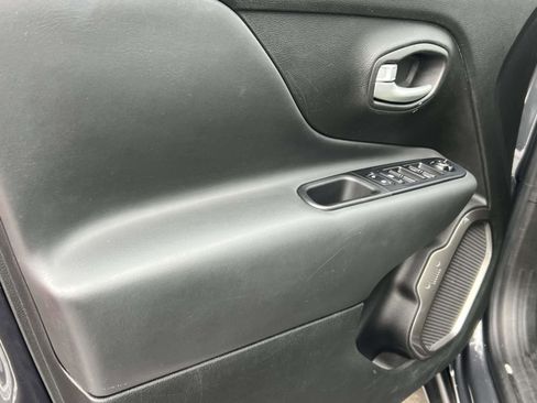 Used 2023 Jeep Renegade Latitude image 25