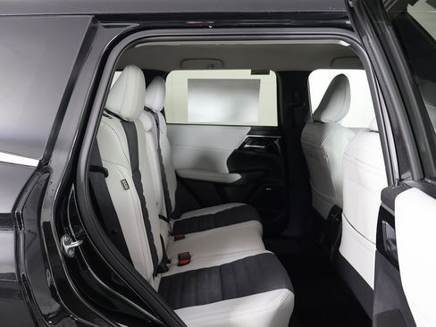 New 2026 Mitsubishi Outlander SE image 31