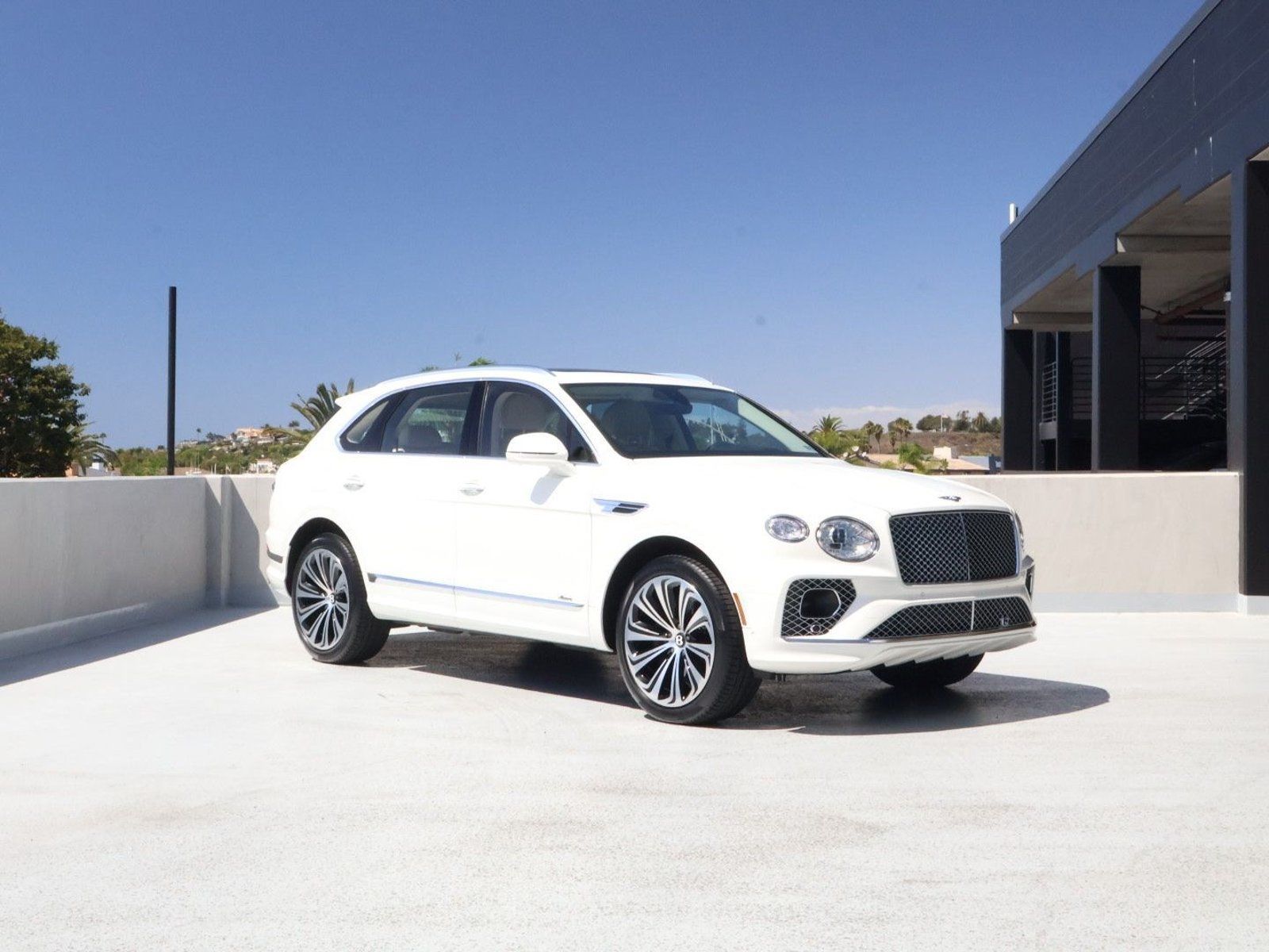 Certified 2023 Bentley Bentayga AWD/4WD image 1