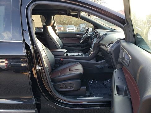 Certified 2021 Ford Edge Titanium w/ Equipment Group 301A image 18