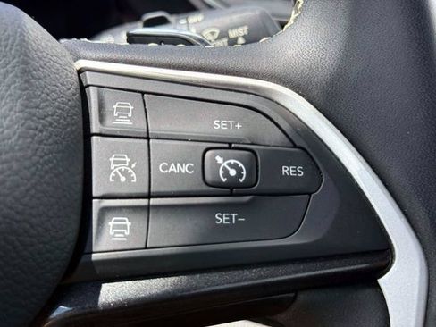 Used 2023 Jeep Grand Cherokee Altitude AWD/4WD image 25