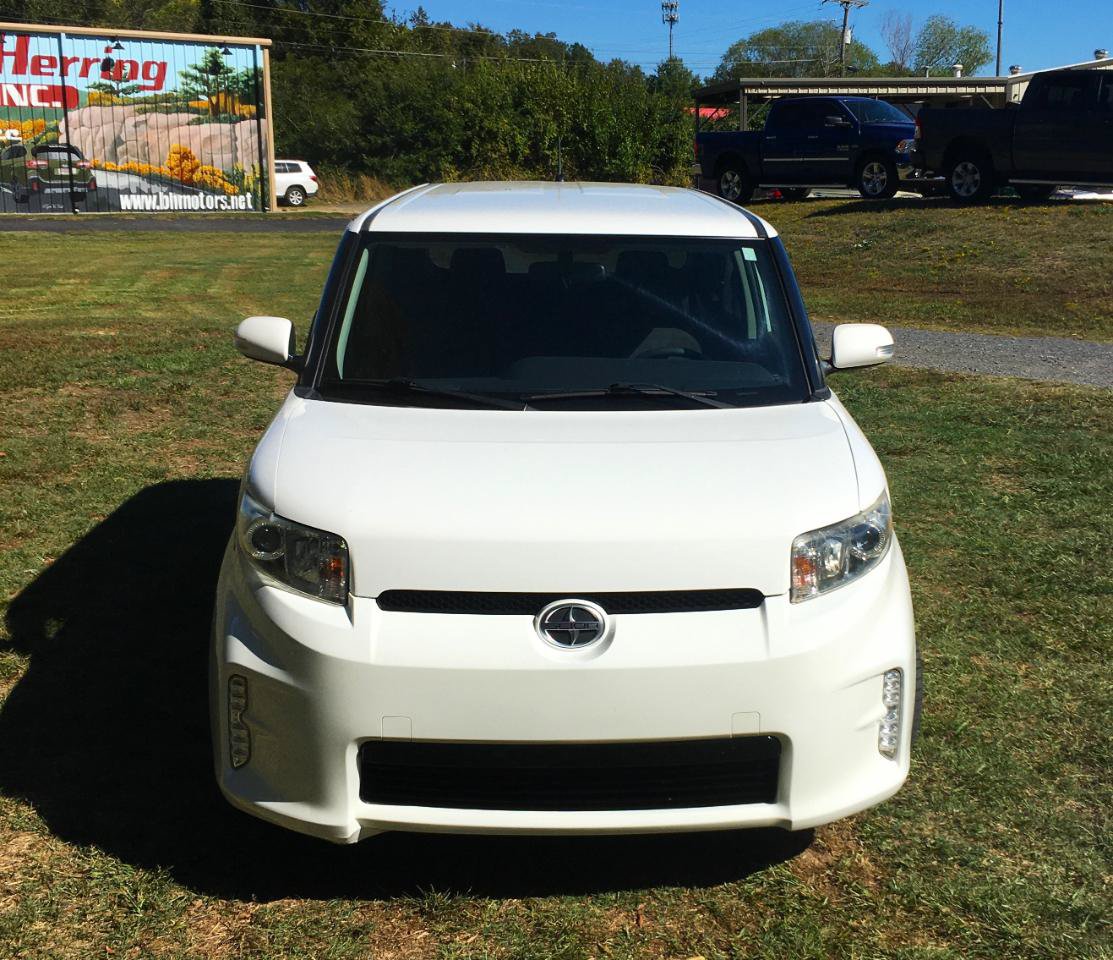 Used 2014 Scion xB FWD image 4