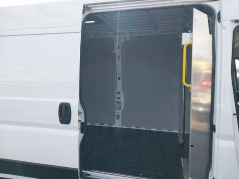 Used 2025 RAM ProMaster 2500 w/ Convenience Group image 26