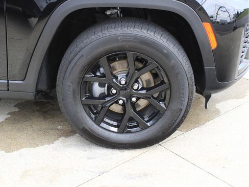 Used 2026 Jeep Grand Cherokee Altitude AWD/4WD image 37