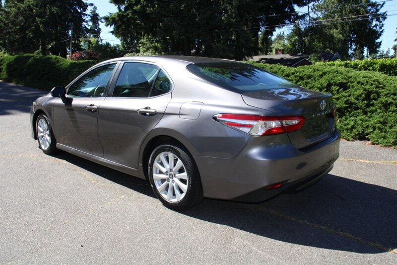 Used 2018 Toyota Camry LE FWD image 4