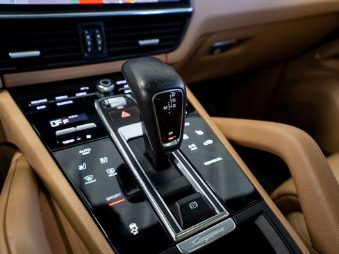 Used 2021 Porsche Cayenne image 42