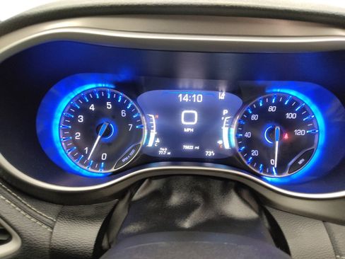 Used 2021 Chrysler Pacifica Touring-L FWD image 23
