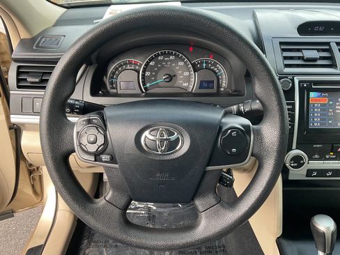 Used 2012 Toyota Camry LE image 17