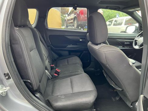 Used 2018 Mitsubishi Outlander SEL AWD/4WD image 14