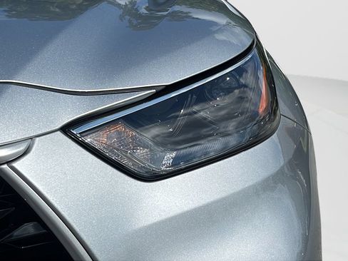 Used 2023 Toyota Highlander LE FWD image 25