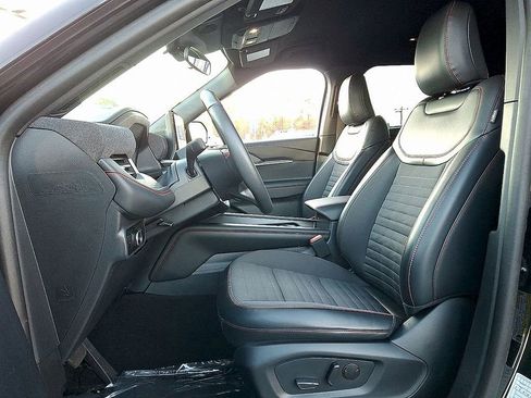 Used 2025 Ford Explorer ST-Line w/ ST-Line Street Pack AWD/4WD image 13