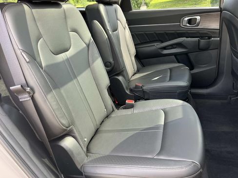 Used 2024 Kia Sorento SX AWD/4WD image 27