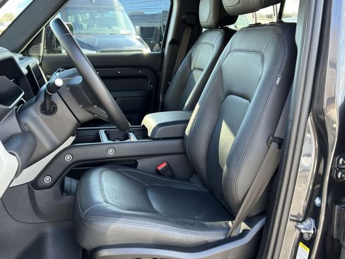 Used 2024 Land Rover Defender 110 SE image 11