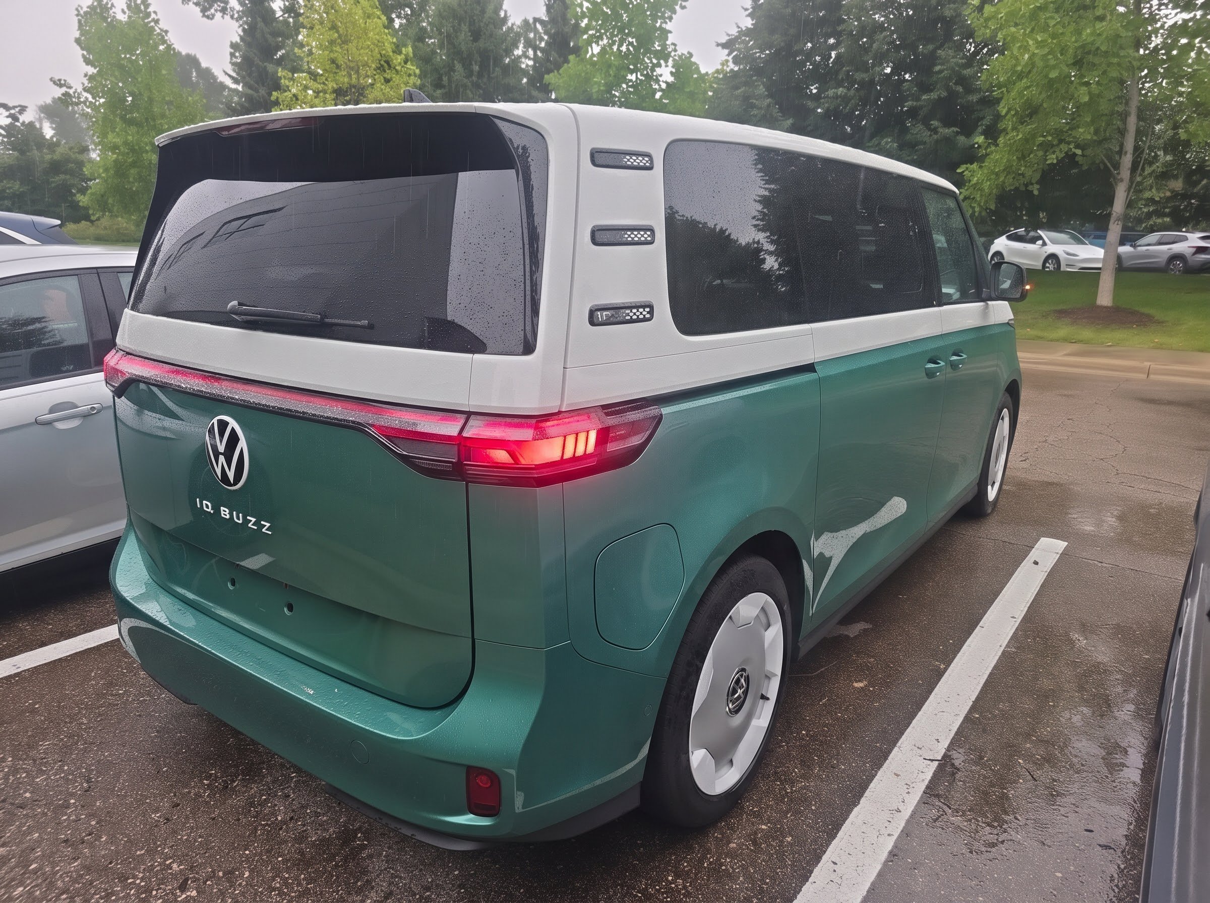 Used 2025 Volkswagen ID. Buzz 1st Edition RWD image 21