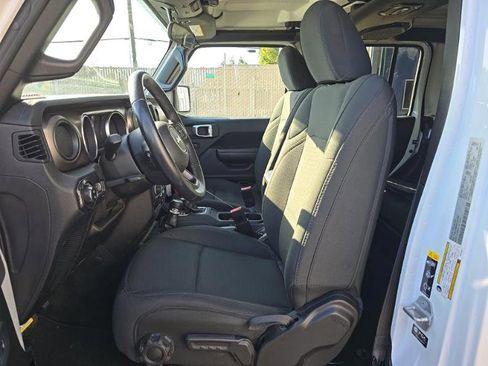 Used 2021 Jeep Gladiator Sport AWD/4WD image 2