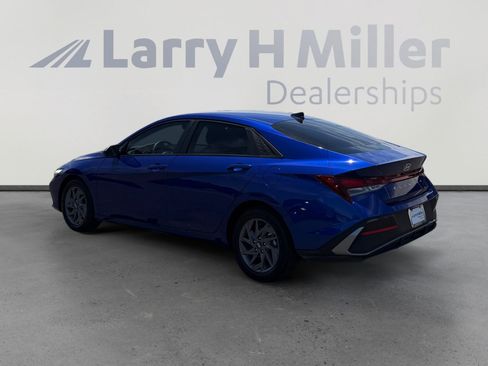 Used 2024 Hyundai Elantra SEL FWD image 3