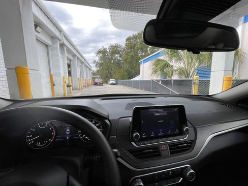 Used 2025 Nissan Altima 2.5 SV image 33