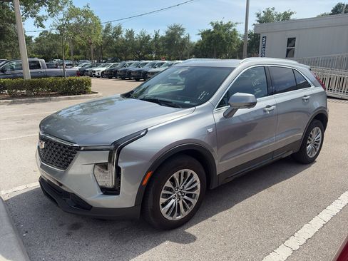 Used 2025 Cadillac XT4 Premium Luxury FWD image 3