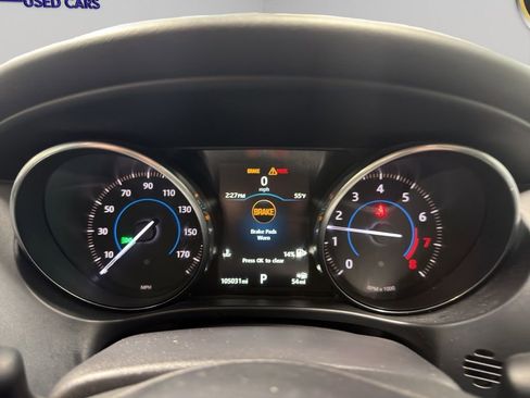 Used 2017 Jaguar F-PACE Premium image 11