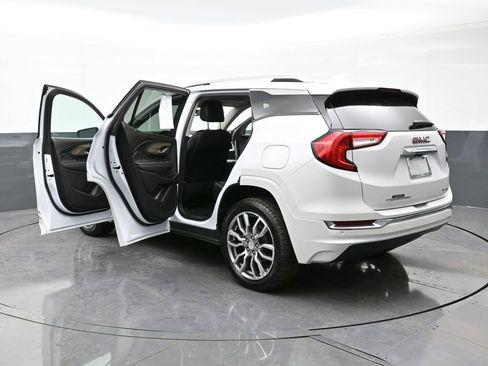 Used 2022 GMC Terrain Denali image 34