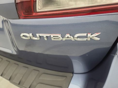 Used 2018 Subaru Outback 2.5i Limited image 12