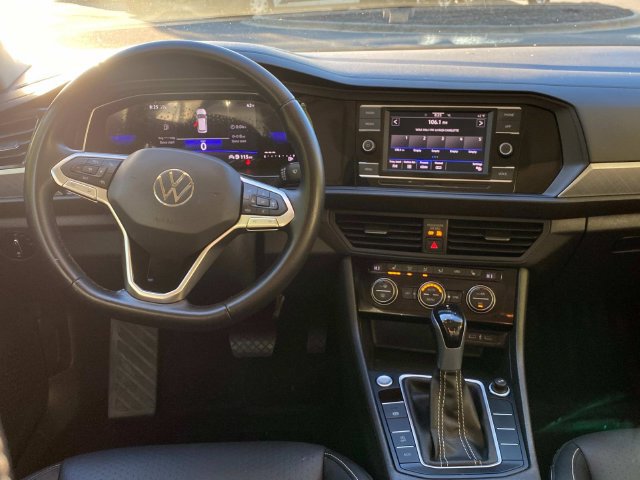 Used 2023 Volkswagen Jetta SE FWD image 6