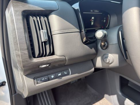 New 2026 Nissan Pathfinder Platinum AWD/4WD image 14
