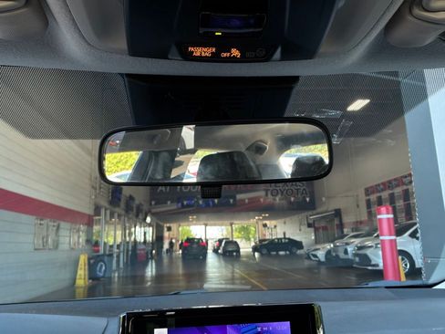 Used 2024 Toyota Corolla LE FWD image 17