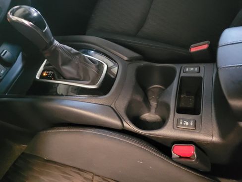 Used 2017 Nissan Rogue SV AWD/4WD image 26