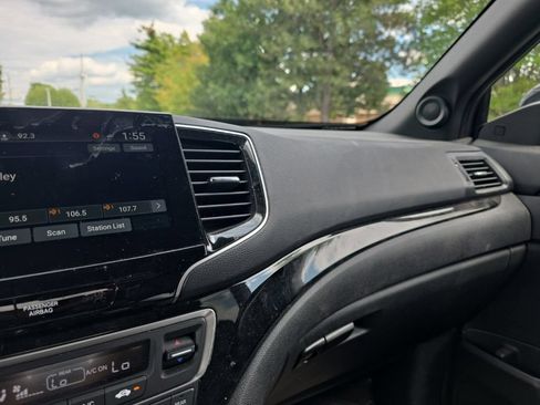Certified 2024 Honda Passport Black Edition image 18