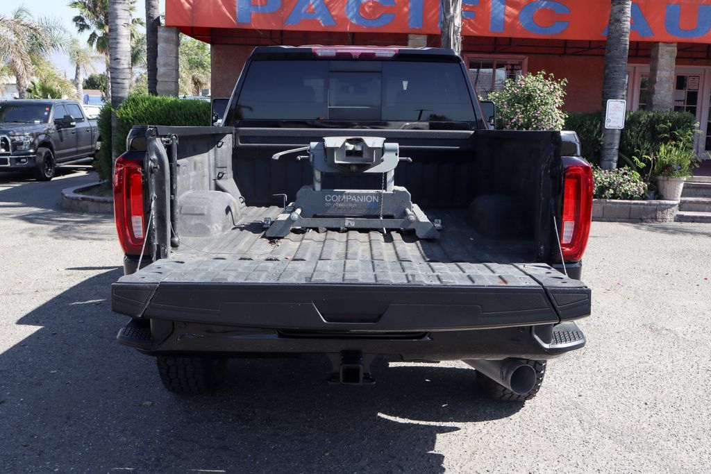 Used 2023 GMC Sierra 2500 AT4 w/ AT4 Preferred Package AWD/4WD image 8