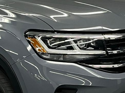 Certified 2022 Volkswagen Atlas Cross Sport SE image 42