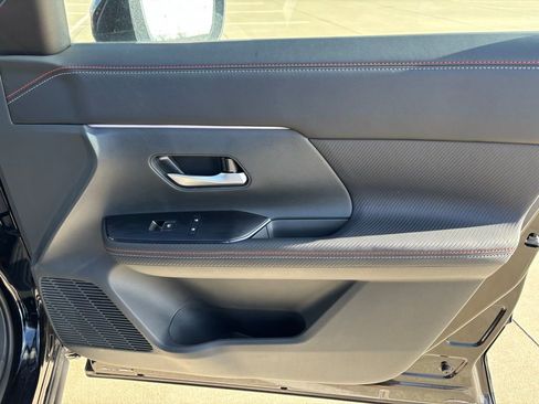 New 2025 Nissan Kicks SR w/ SR Premium Package image 17